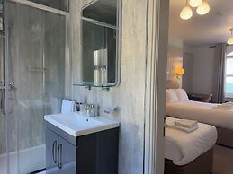 Nomi Rooms and Restaurant