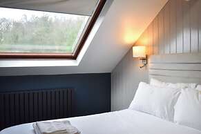 Nomi Rooms and Restaurant