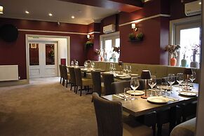 Nomi Rooms and Restaurant