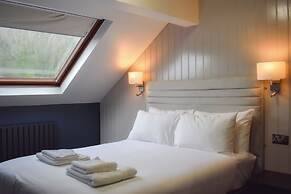 Nomi Rooms and Restaurant