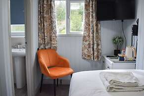 Nomi Rooms and Restaurant