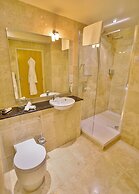 Cobo Bay Hotel