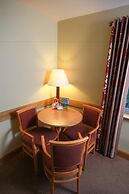 Belmore Court & Motel