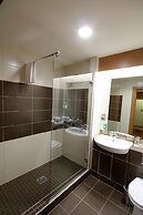 Belmore Court & Motel