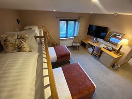 Belmore Court & Motel