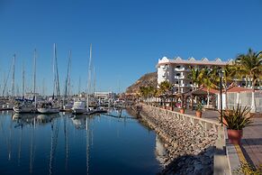 The Westmarine Waterfront Hotel