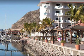 The Westmarine Waterfront Hotel