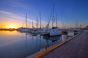The Westmarine Waterfront Hotel