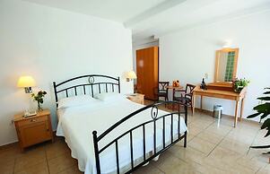 Theoxenia Caldera Hotel