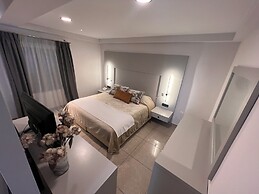 Theoxenia Caldera Hotel