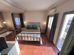 Theoxenia Caldera Hotel