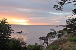 Bird Rock Beach Hotel