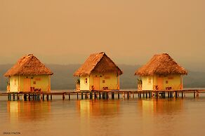Punta Caracol Acqua Lodge