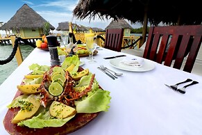 Punta Caracol Acqua Lodge