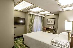 River Palace Hotel