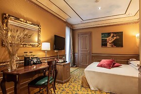 River Palace Hotel