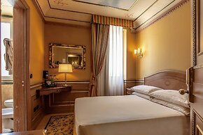 River Palace Hotel