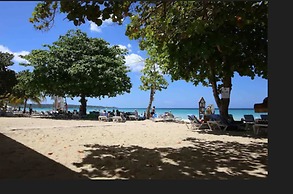 CocoLaPalm Seaside Resort