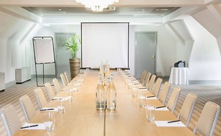 voco Oxford Thames by IHG