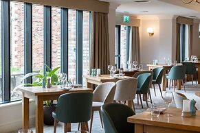 voco Oxford Thames by IHG