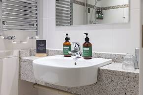 voco Oxford Thames by IHG