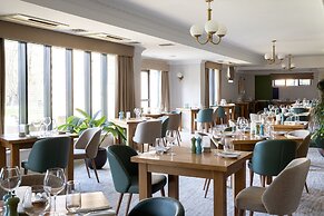voco Oxford Thames by IHG