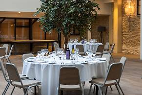 voco Oxford Thames by IHG