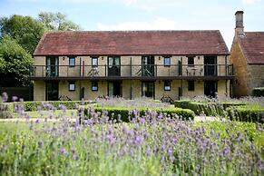 voco Oxford Thames by IHG