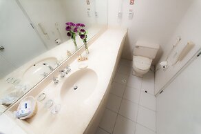 Roosevelt Hotel & Suites