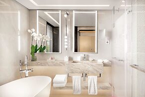 Four Seasons Hotel