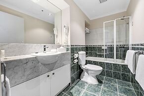 Clarion Suites Gateway