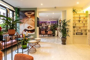 Hotel Ariane Montparnasse by Patrick Hayat