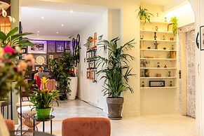 Hotel Ariane Montparnasse by Patrick Hayat