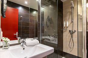 Hotel Ariane Montparnasse by Patrick Hayat