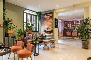 Hotel Ariane Montparnasse by Patrick Hayat