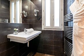 Hotel Ariane Montparnasse by Patrick Hayat