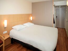ibis Lyon Gerland Rue Merieux