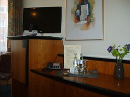 City Hotel by Celina