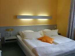 City Hotel by Celina