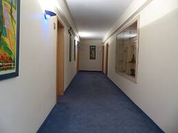 City Hotel by Celina