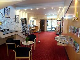 City Hotel by Celina