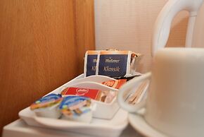Hotel Attaché