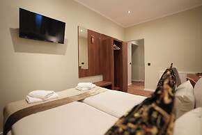 Hotel Attaché
