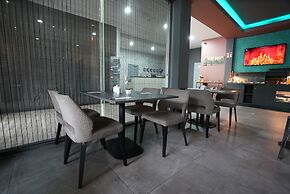 Hotel Attaché