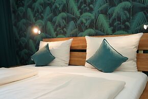 Hotel Attaché