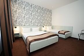 Hotel Attaché