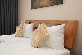Hotel Attaché