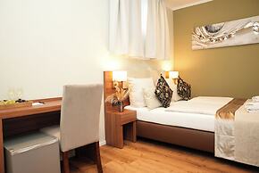 Hotel Attaché