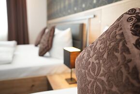 Hotel Attaché