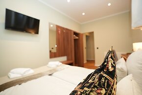 Hotel Attaché